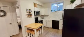 Adorable accommodation in Sylvan Lake - Image 5