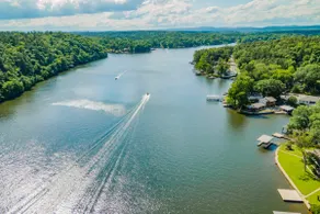 Lake Hamilton Retreat - Image 3