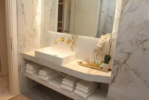 Adri & Marg luxury living - Image 4