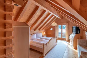 Rustic hunting lodge - Image 4