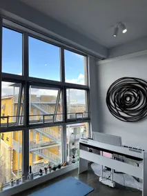 Luxurious 1B, high-ceiling loft in New Haven. - Image 2