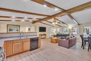 Secluded Home \"Behind The Vines\". SLEEPS 22 on over an acre! - Image 4