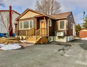 Stylish 3 BR House Near MUN/Hospital/Churchill Sq - Image 3