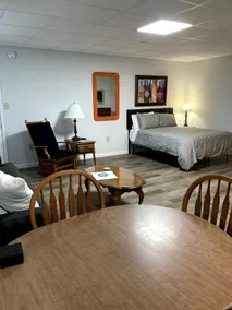 Stay 'n Play Getaway Suite C, near the Obed W & SR - Image 2