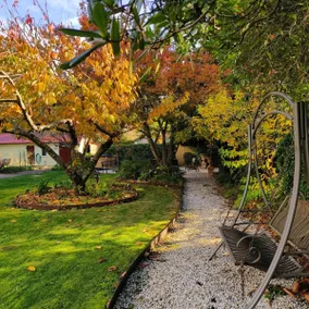 Heritage Log Cabin and Garden w Outdoor Hot Tub - Image 3