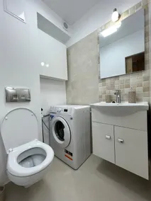 Modern studio close to the city's attractions - Image 5