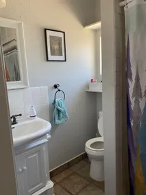 Hall House. Adorable 1 bed, 1ba with free parking. - Image 3