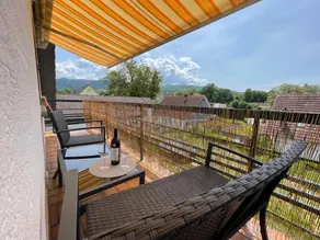 Beautiful apartment with plenty of space and parking - Image 2