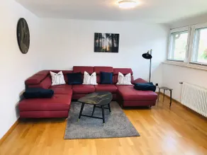 Beautiful apartment with plenty of space and parking - Image 4