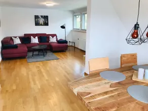 Beautiful apartment with plenty of space and parking - Image 3