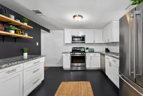 Close to TX State:Big Patio*King Beds*Full Kitchen - Image 4