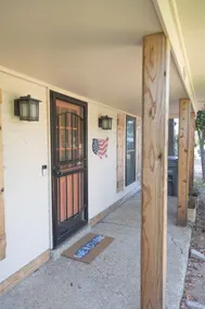 Great location! Well appointed 3 bedroom home. - Image 3