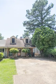 Great location! Well appointed 3 bedroom home. - Image 2