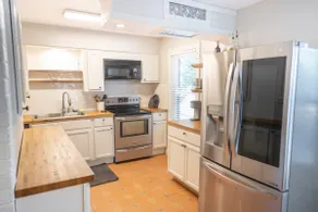 Great location! Well appointed 3 bedroom home. - Image 4