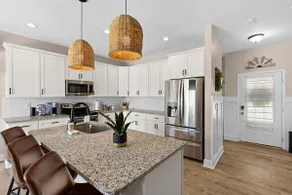 ✨MODERN 3 BEDROOM W/ PLENTY AMENITIES TO ENJOY!✨ - Image 3