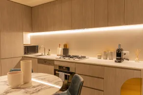 Pure Luxury Modern Apt Heart of CBD Lev 24 - Image 5