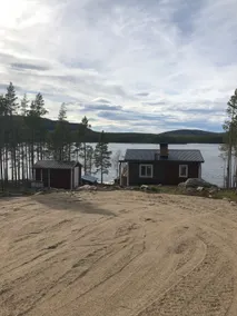 Cabin by the lake - Image 4