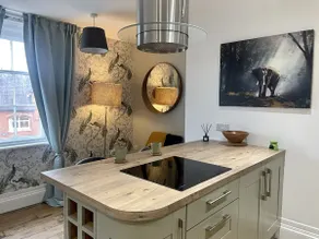 Cozy & unique two bedroom apt in the heart of town - Image 2