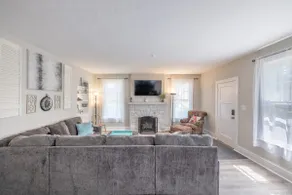New Remodel in St. Charles - Sleeps 10! New patio! Large Fenced-in backyard! - Image 4