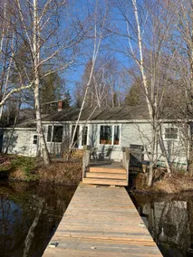 Waters Edge Cottage on Eagle Lake, North Muskoka - Image 3