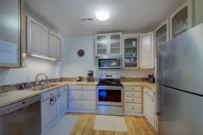 Quincy Home ~ Convenient & Historic Neighborhood - Image 3