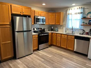 Bay Breeze Getaway, 2 Blocks from Bay, King Bed - Image 2