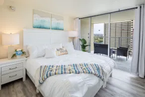 Renovated Waikiki One Bedroom Condo w/Kitchen - Image 5
