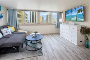 Renovated Waikiki One Bedroom Condo w/Kitchen - Image 4