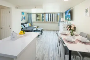 Renovated Waikiki One Bedroom Condo w/Kitchen - Image 3