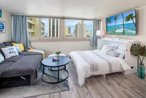 Renovated Waikiki One Bedroom Condo w/Kitchen - Image 2