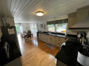 Cozy Cottage with lake view and indoor fireplace - Image 3