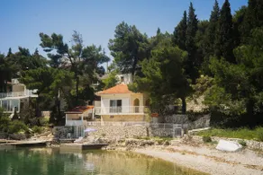 Attractive house by the sea - spacious wooded property - Image 3
