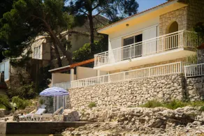 Attractive house by the sea - spacious wooded property - Image 5