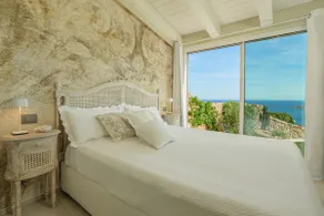 A little slice of paradise in Porto Cervo with a swimming pool - Image 3