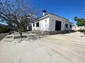 Magnificent villa with pool, sleeps 10 people - Image 2