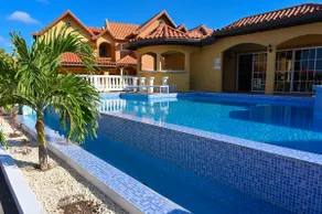 Luxury Villa - King Bed /Pool/Near Airport & Beach - Image 2