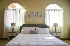 Luxury Villa - King Bed /Pool/Near Airport & Beach - Image 5