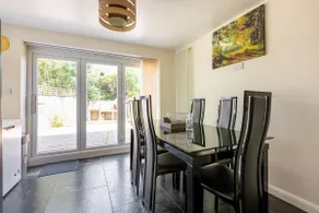 Charming semi-detached in an exclusive cul de sac - Image 5