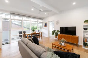 Modern Stylish Self-contained Apartment - Image 2