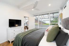 Modern Stylish Self-contained Apartment - Image 5