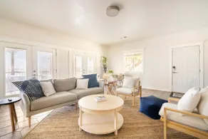Beautiful 2-bedroom home with stunning views - Image 2