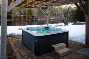 Beautiful Log Cottage: Glass Room, Hot Tub & Sauna - Image 2
