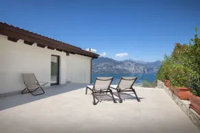 Villa Divina22-APT Armonia-Con Piscina e vista lago - Image 5