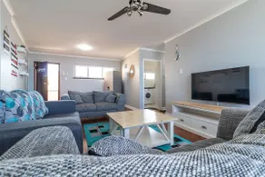 14 Warnerdoone Beachfront Apartment - Image 4