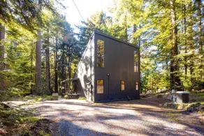 Modern House w. Fast Internet in 1 Acre Land - Image 2