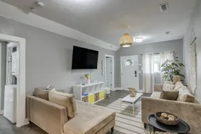 Crown House- Cozy 3BR ☀King Bed☀ Walking Trail - Image 4
