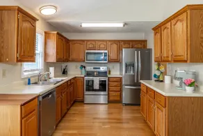 Cottage Circle Home - Image 4