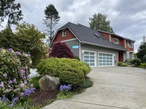 5-bedroom waterfront House with beach - Image 4