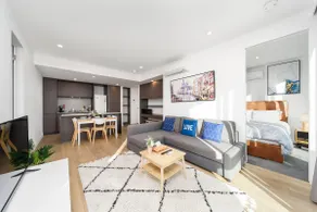 57F Luxury Wall-glass CBD •2B2B• 6pax •Free park - Image 2