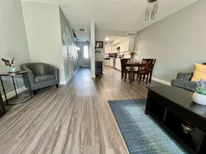 Townhouse, Family Friendly, Near Airport - Image 4